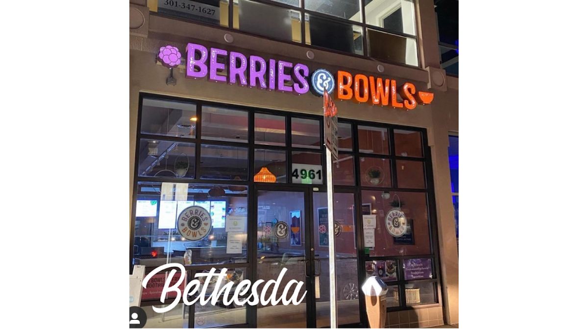 Berries & Bowls interior