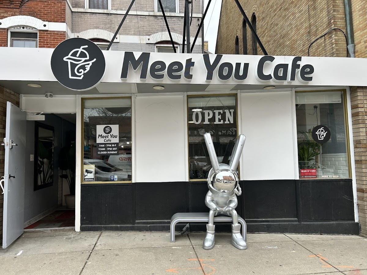Meet You Cafe interior