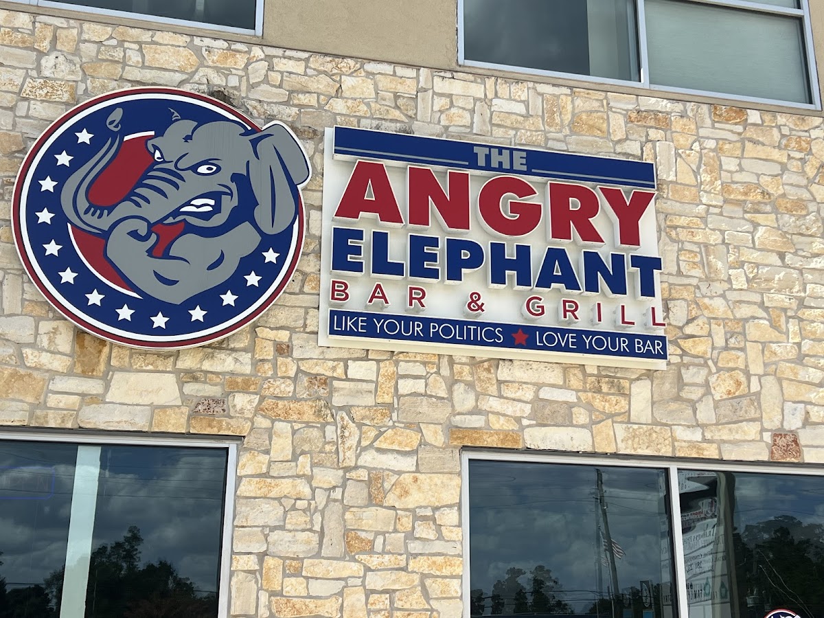 The Angry Elephant - Magnolia interior