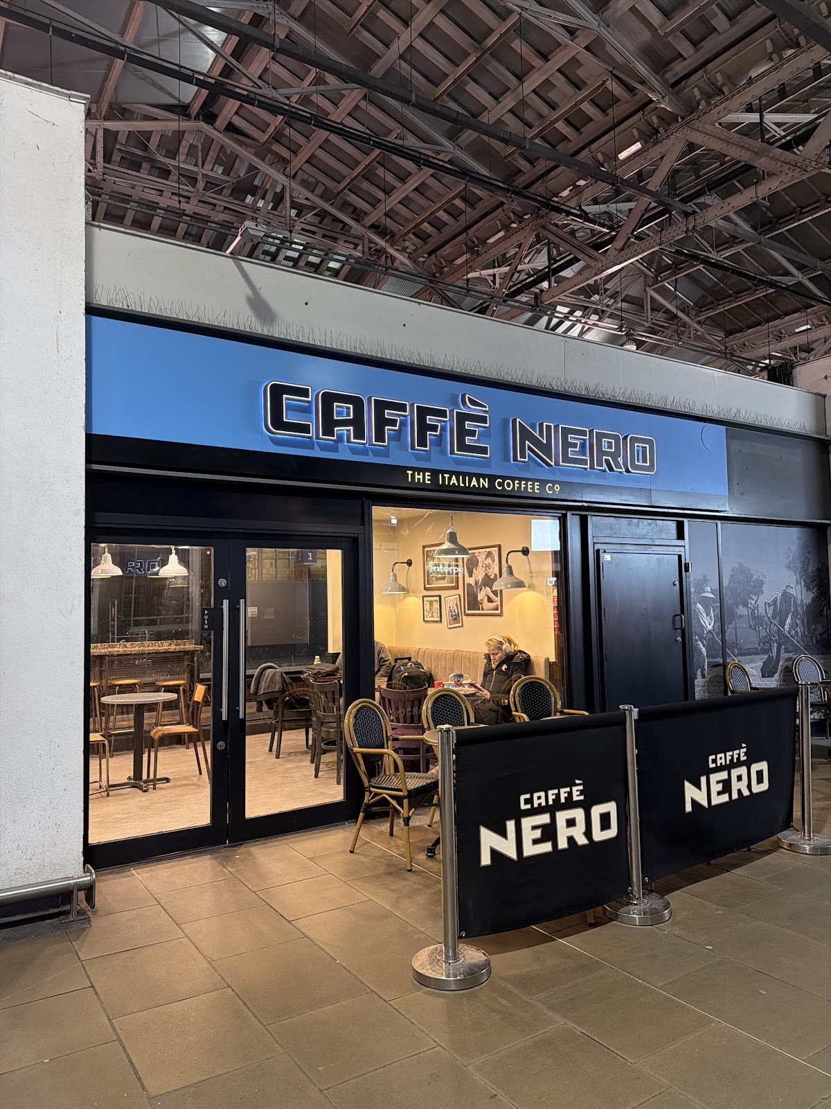 Caffè Nero interior
