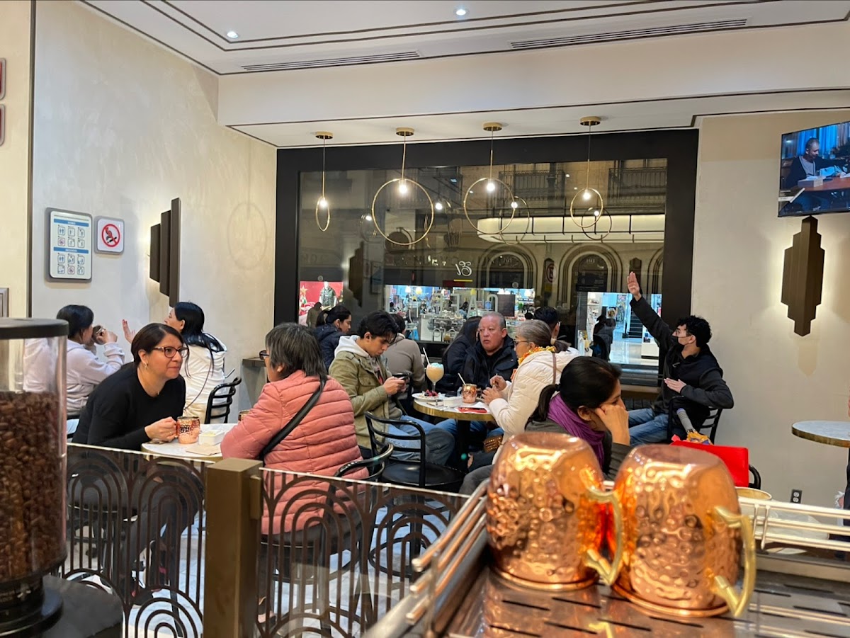 El Café Palacio interior