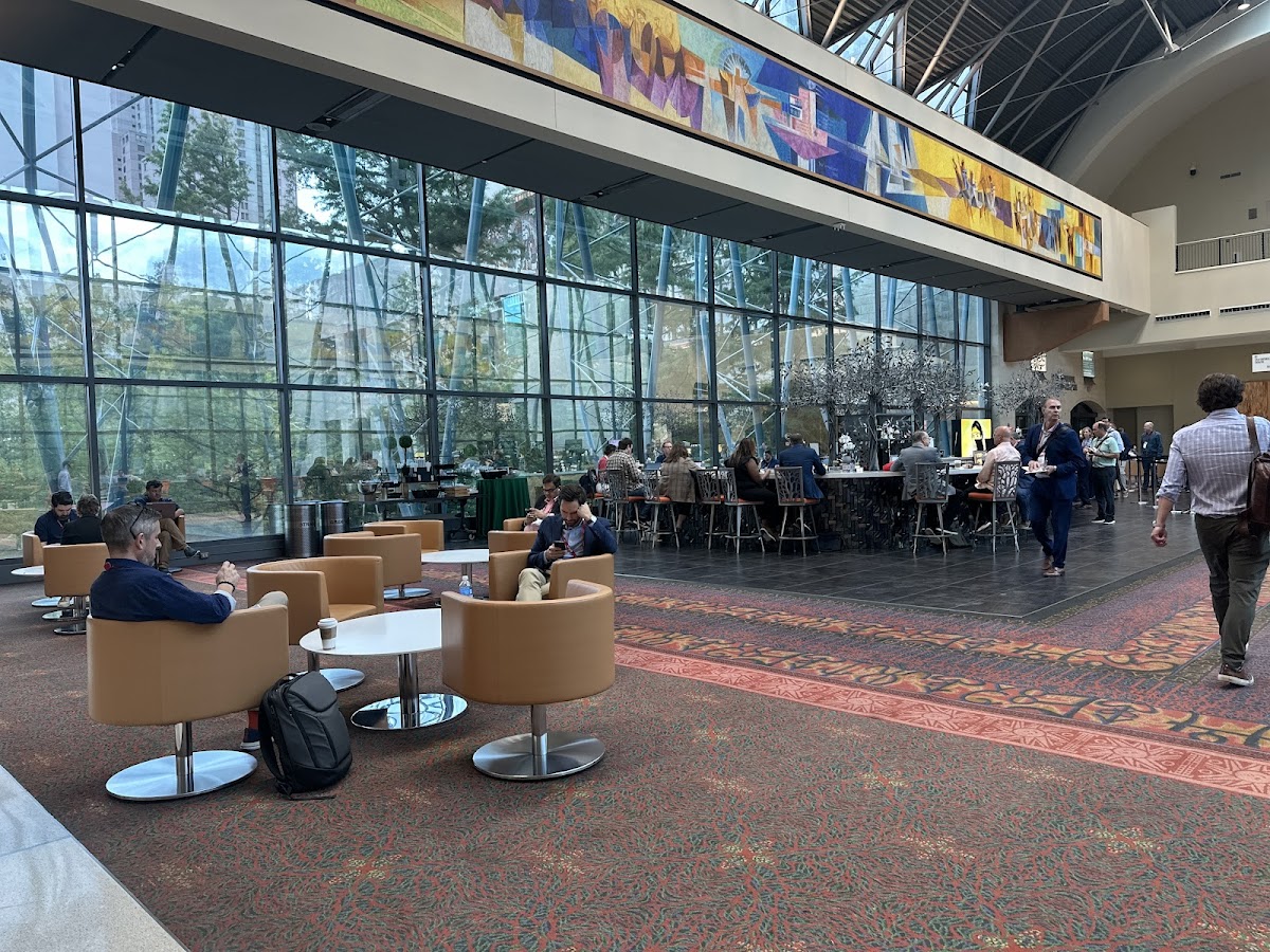 El Puente Café interior
