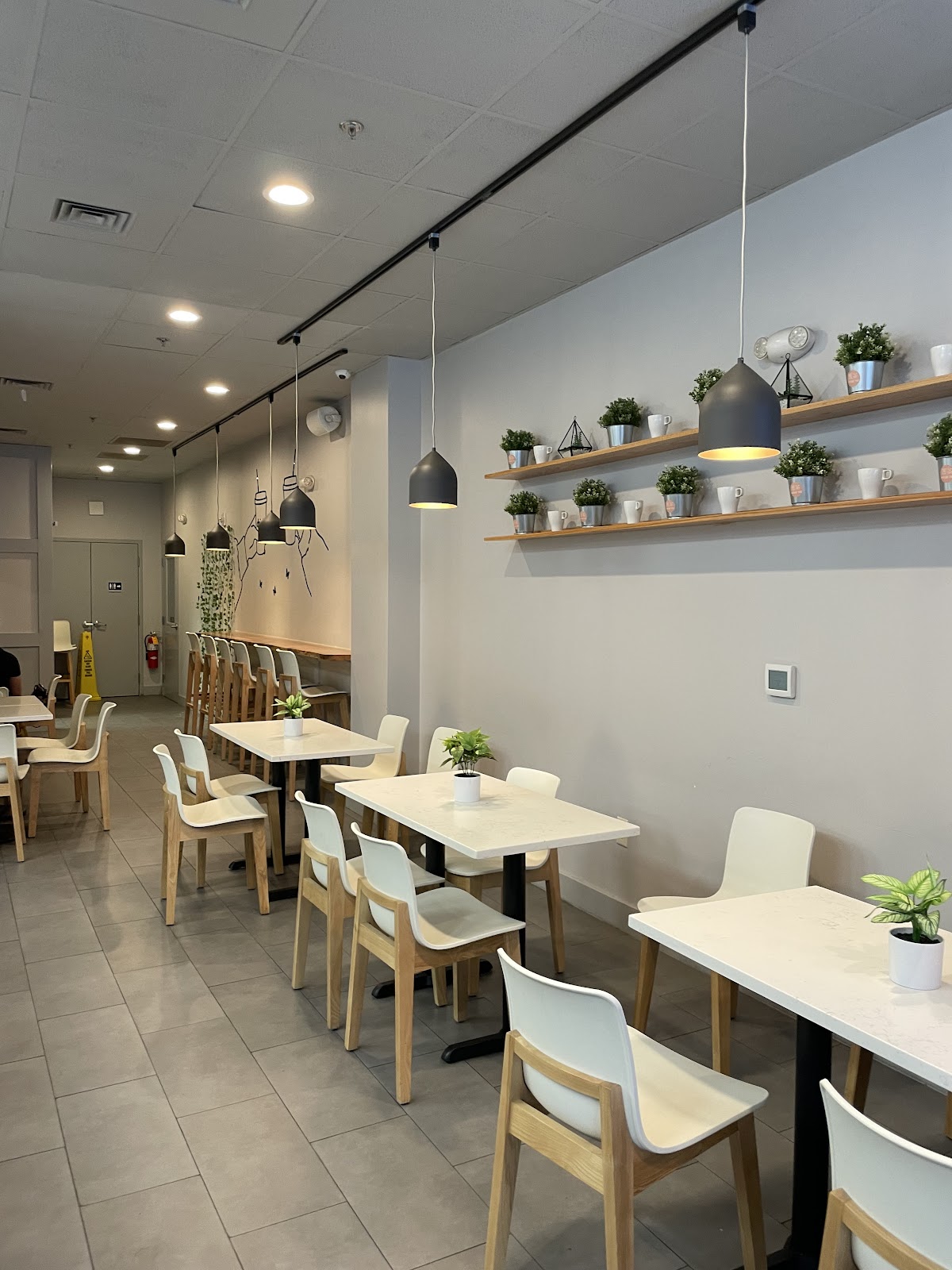 Moge Tee Raleigh interior