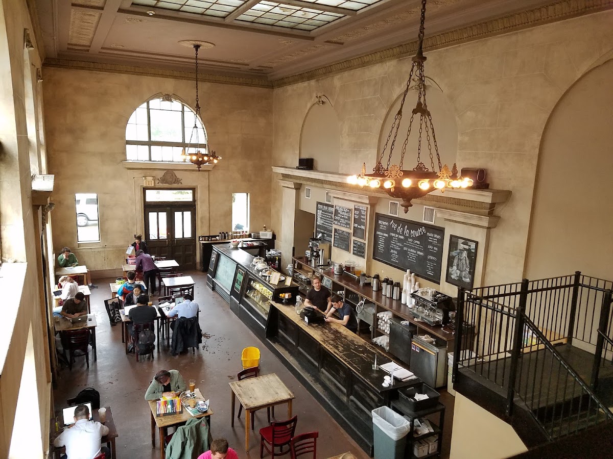Rue De La Course interior