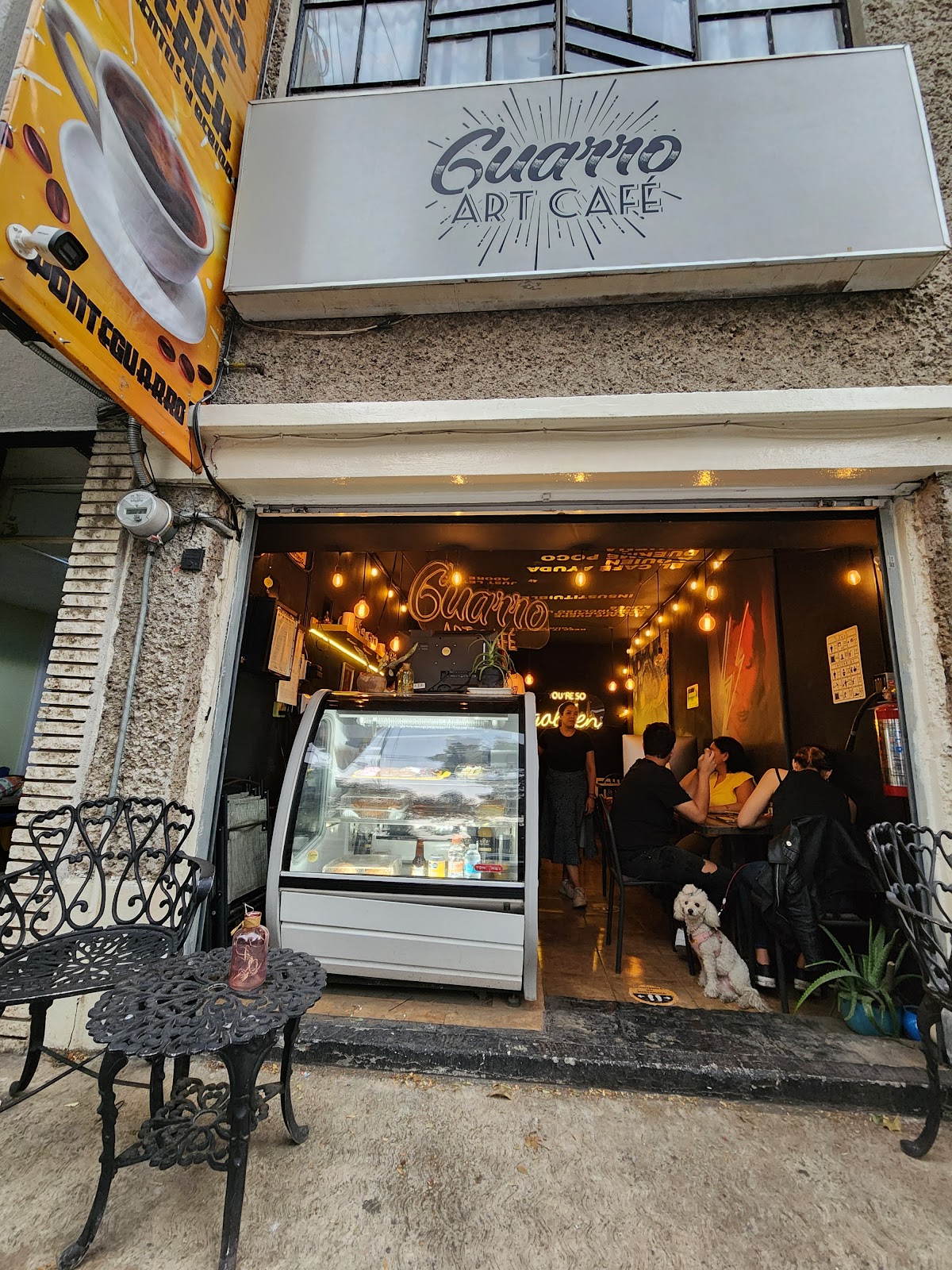 Guarro Art Café interior