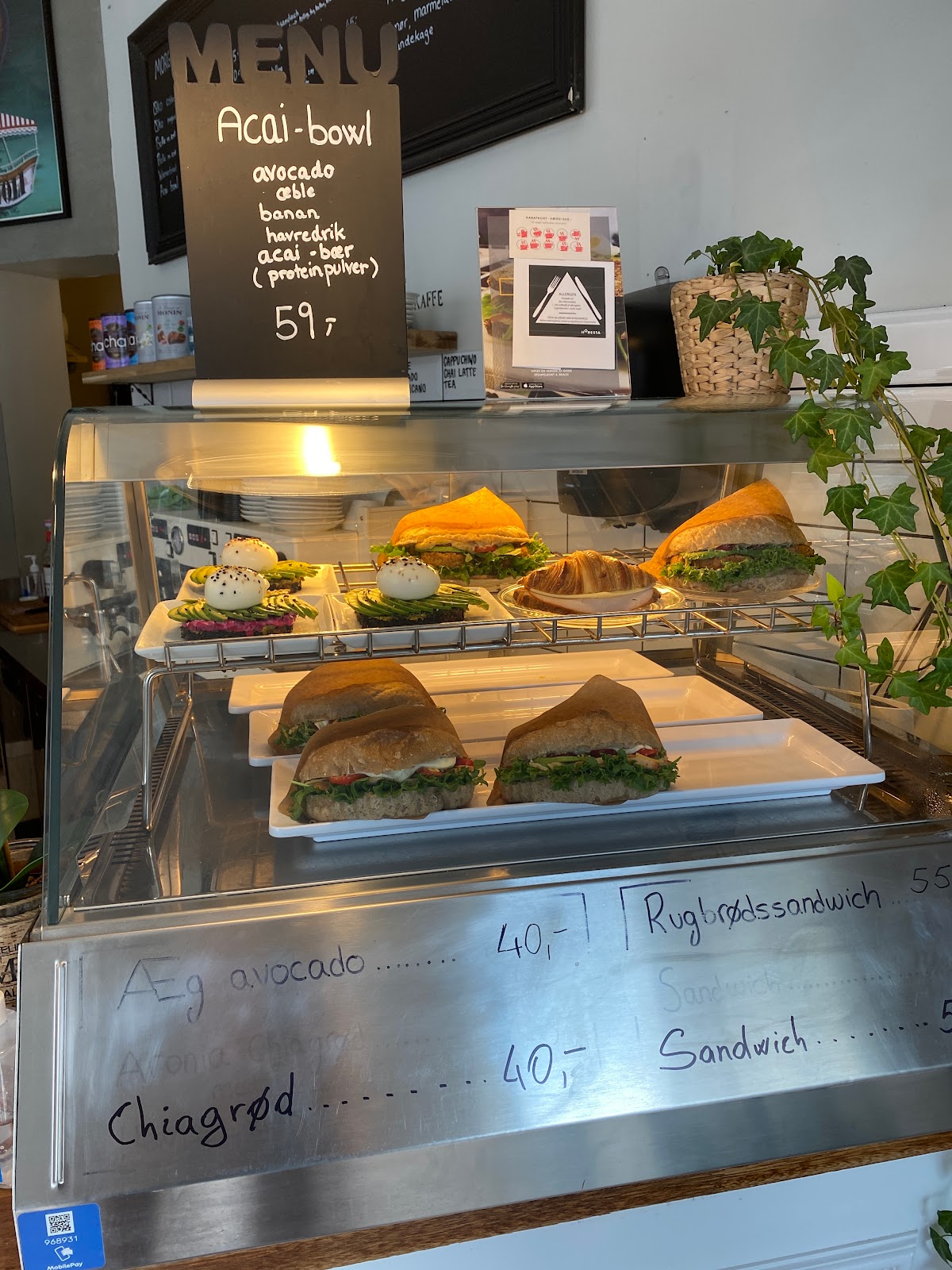 Gani's Kaffebar interior