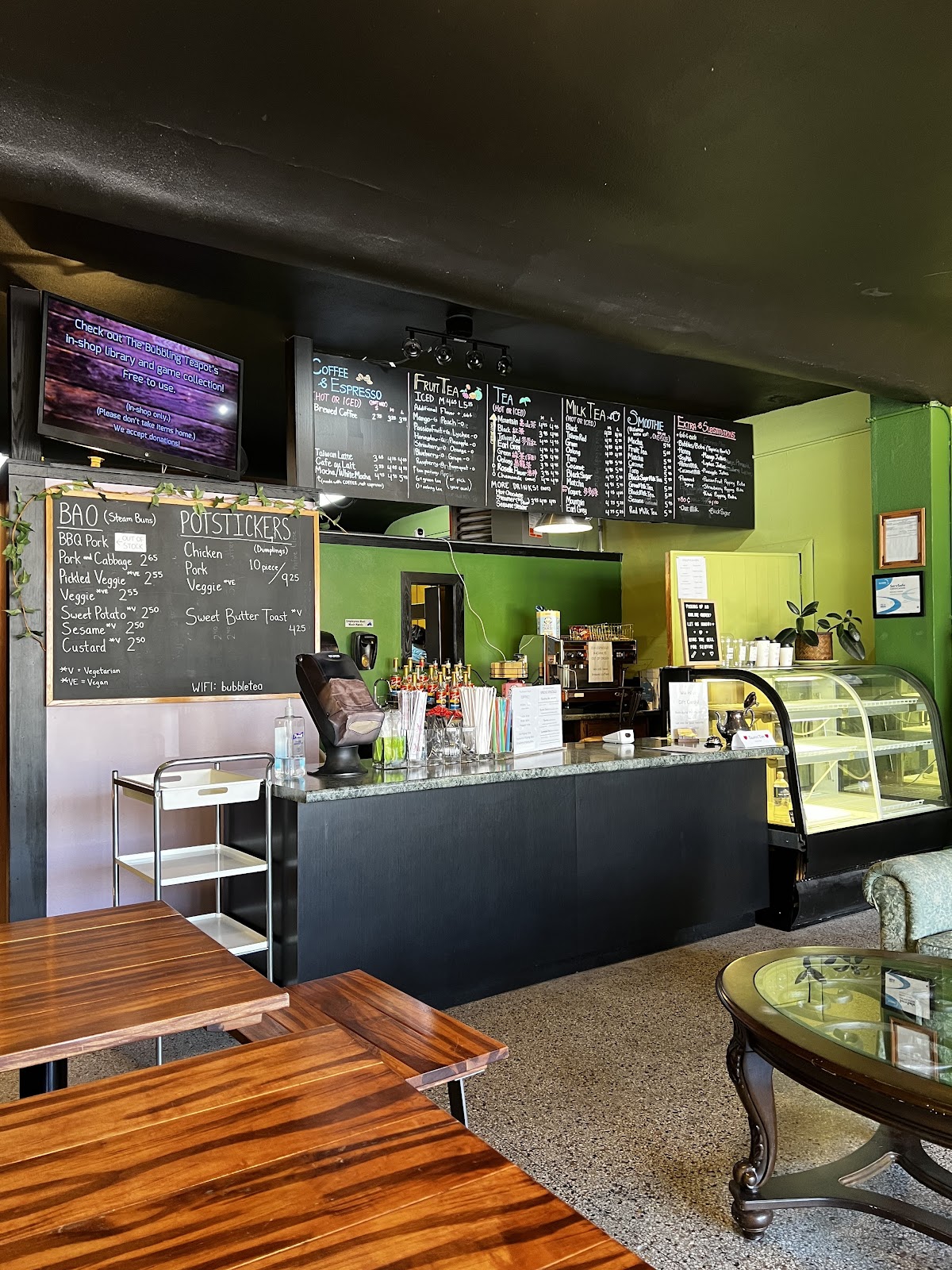 The Bubbling Teapot interior
