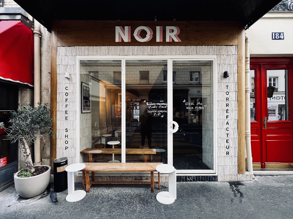 Noir interior