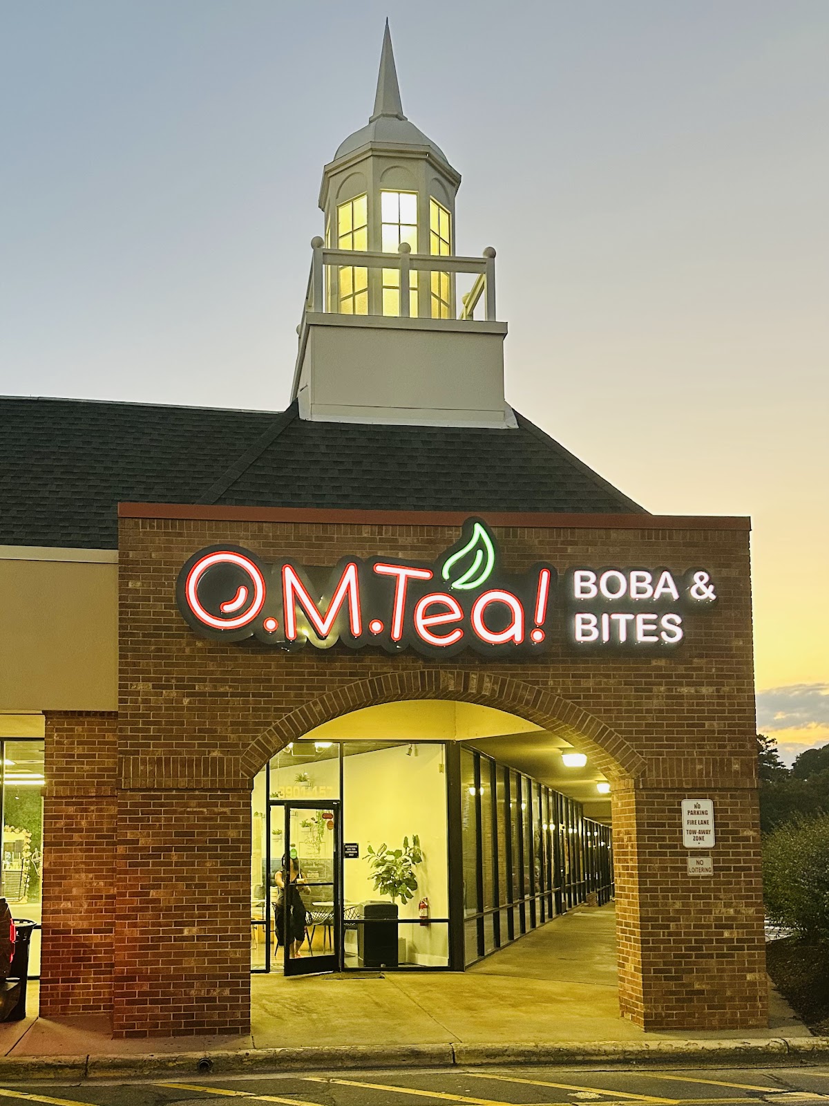 OMTea Boba and Bites interior