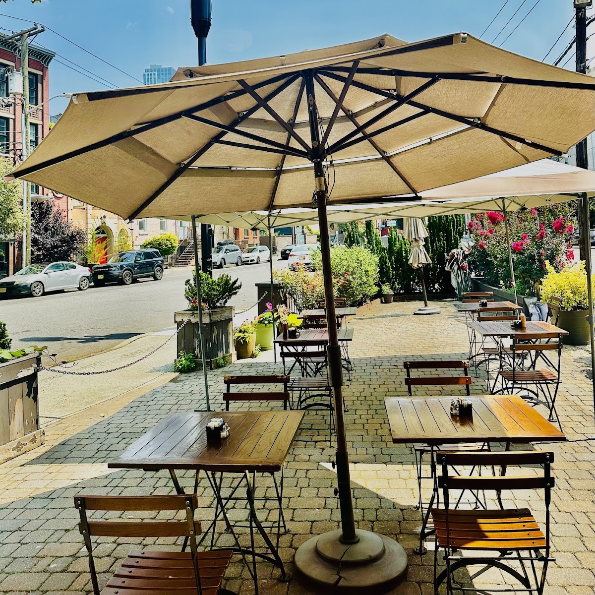 Cafe Dolma interior