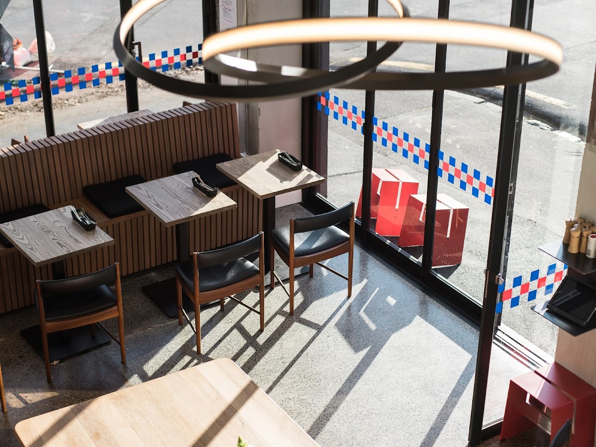 Simon and Lee interior
