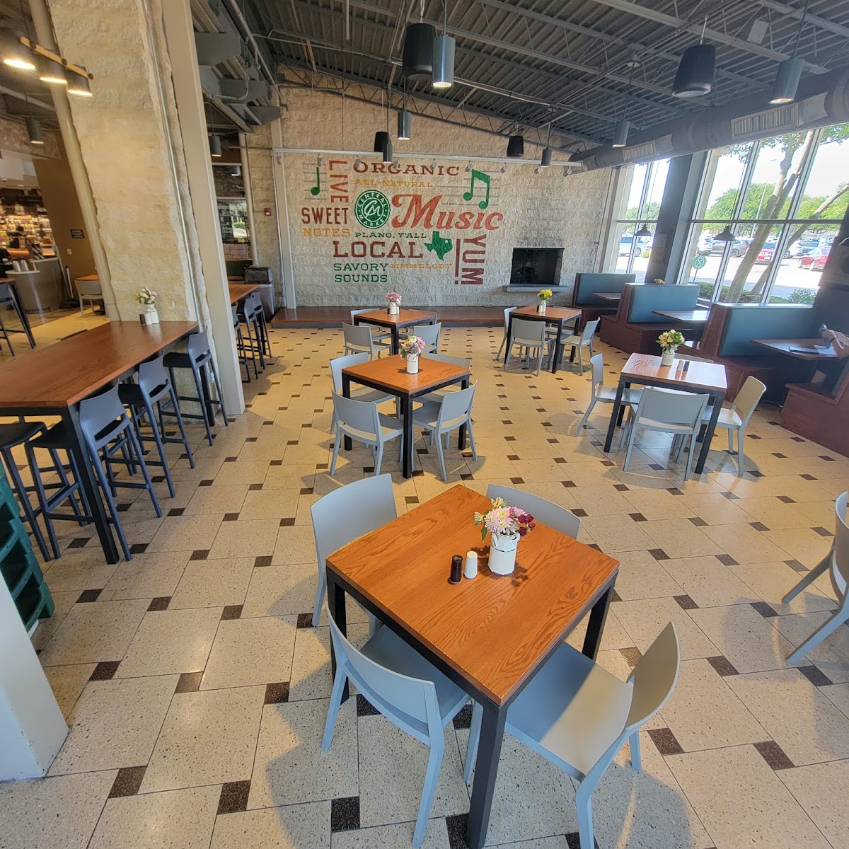 Cafe On The Run interior