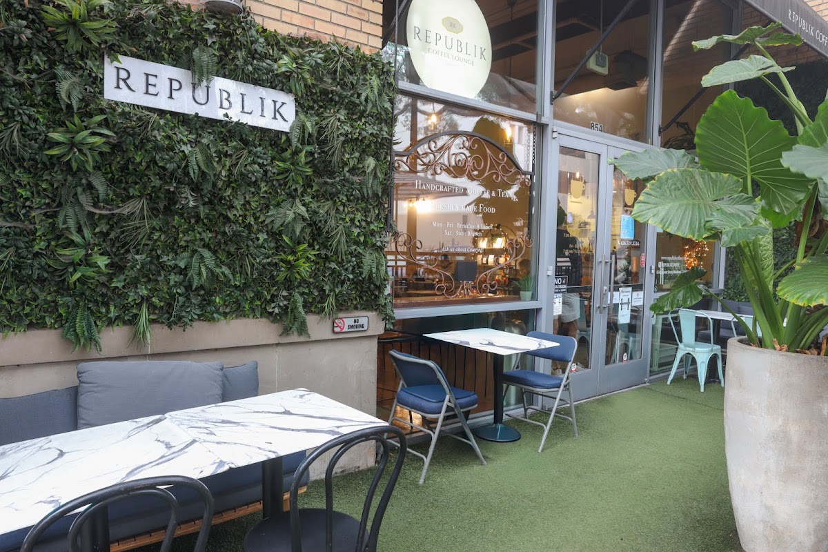 Republik Coffee Pasadena interior