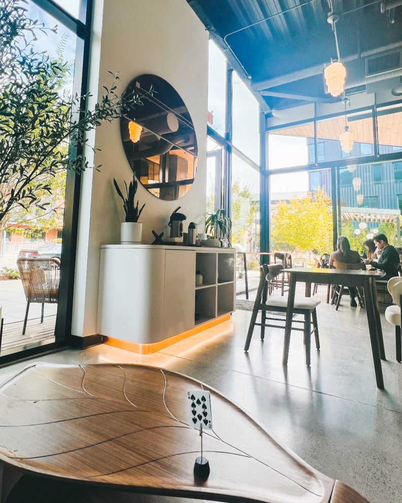 Le Petit Café NW interior