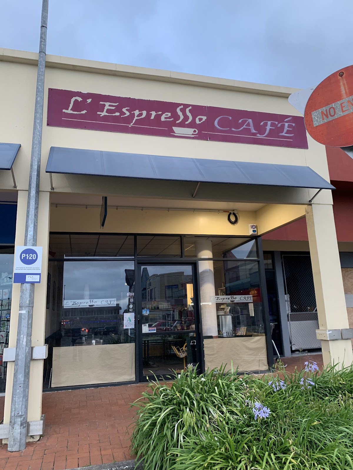 L'Espresso Cafe interior
