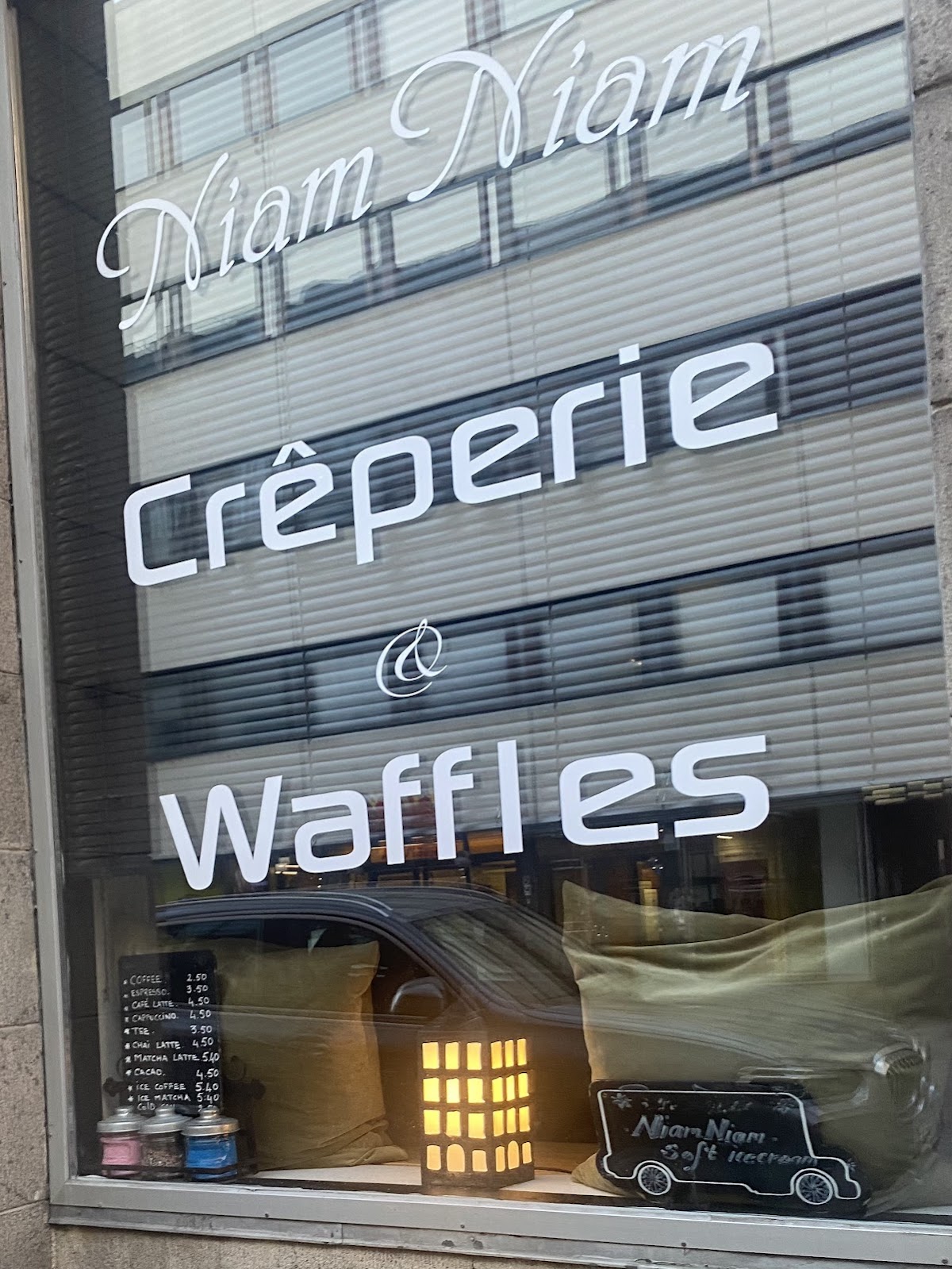 NiamNiam Coffee & Crepe Corner interior