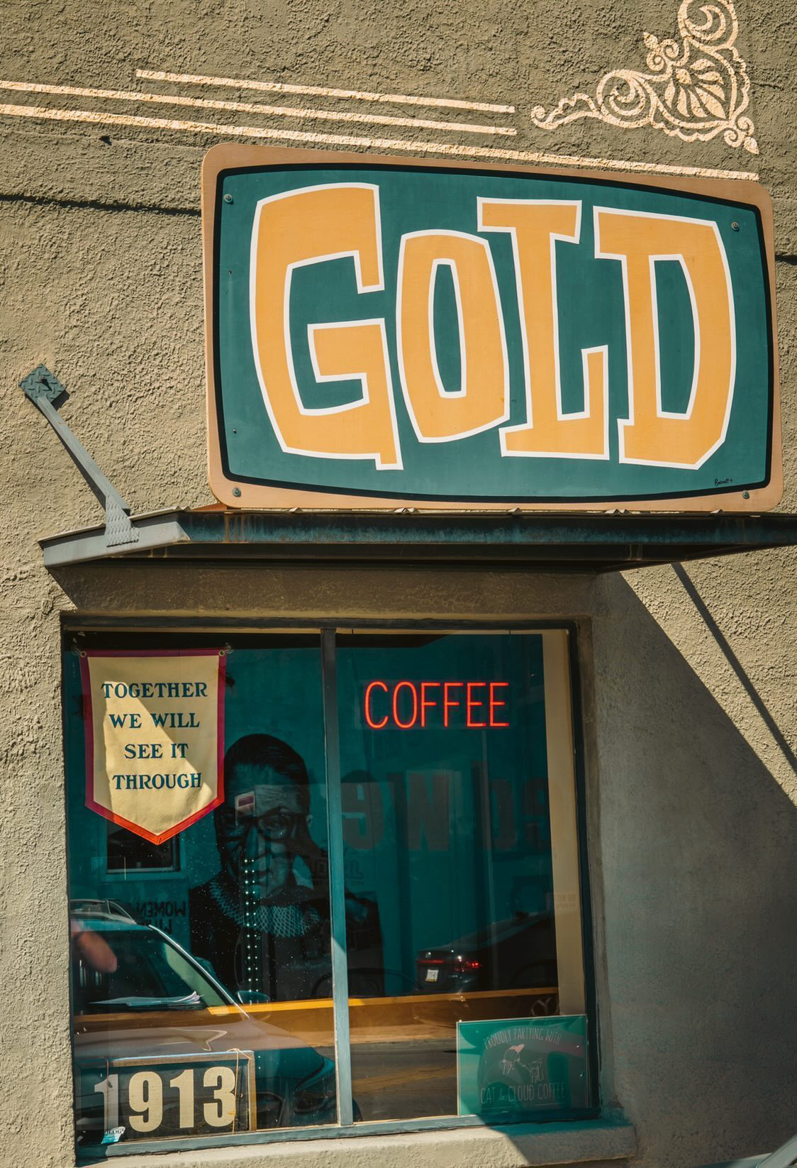 San Antonio Gold interior