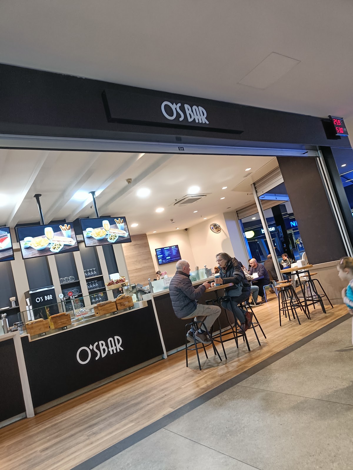 O'S Bar interior