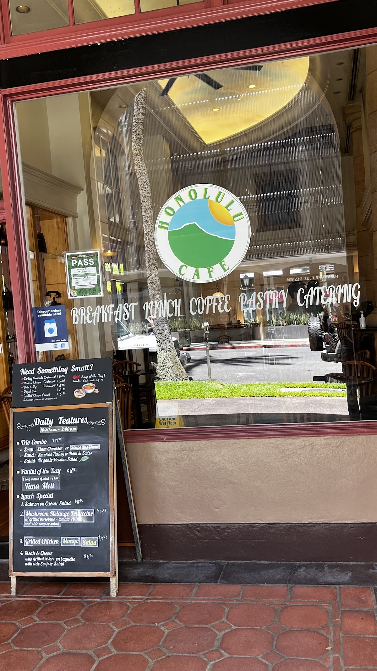 Honolulu Cafe interior