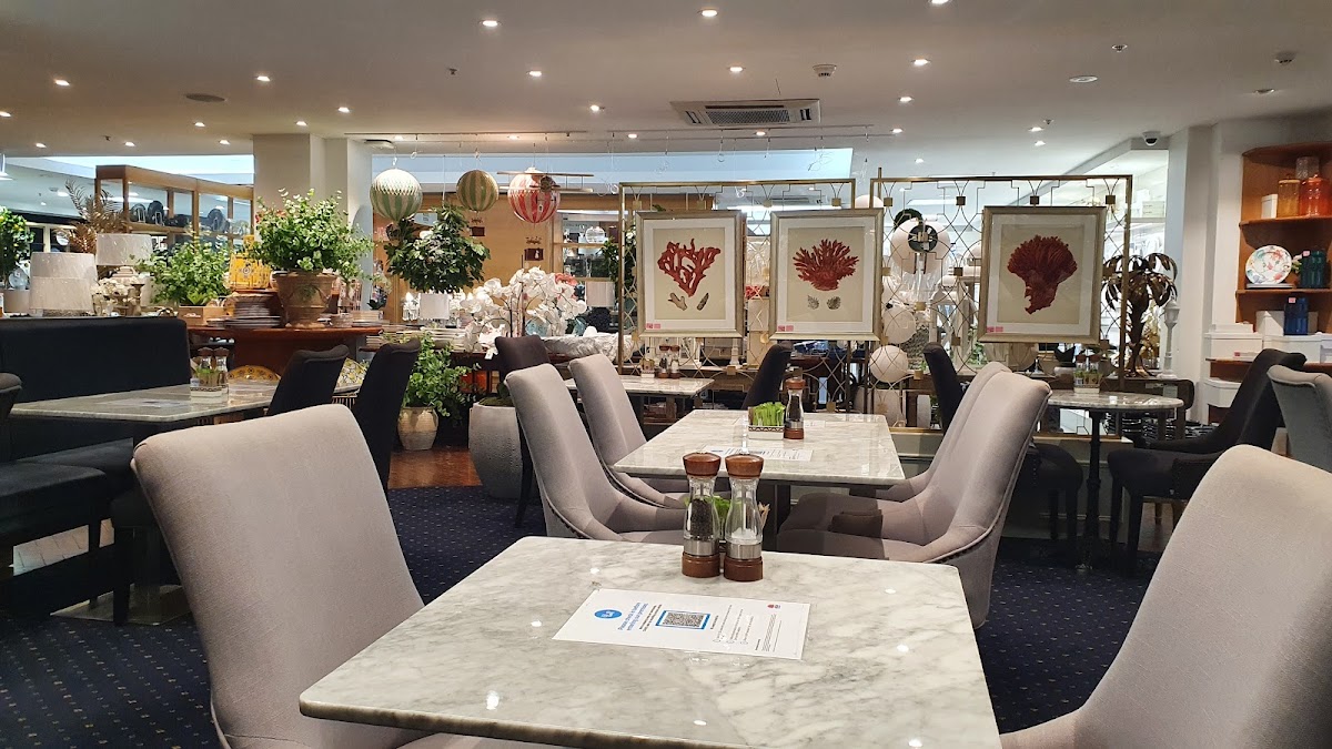 Peter's of Kensington Café interior