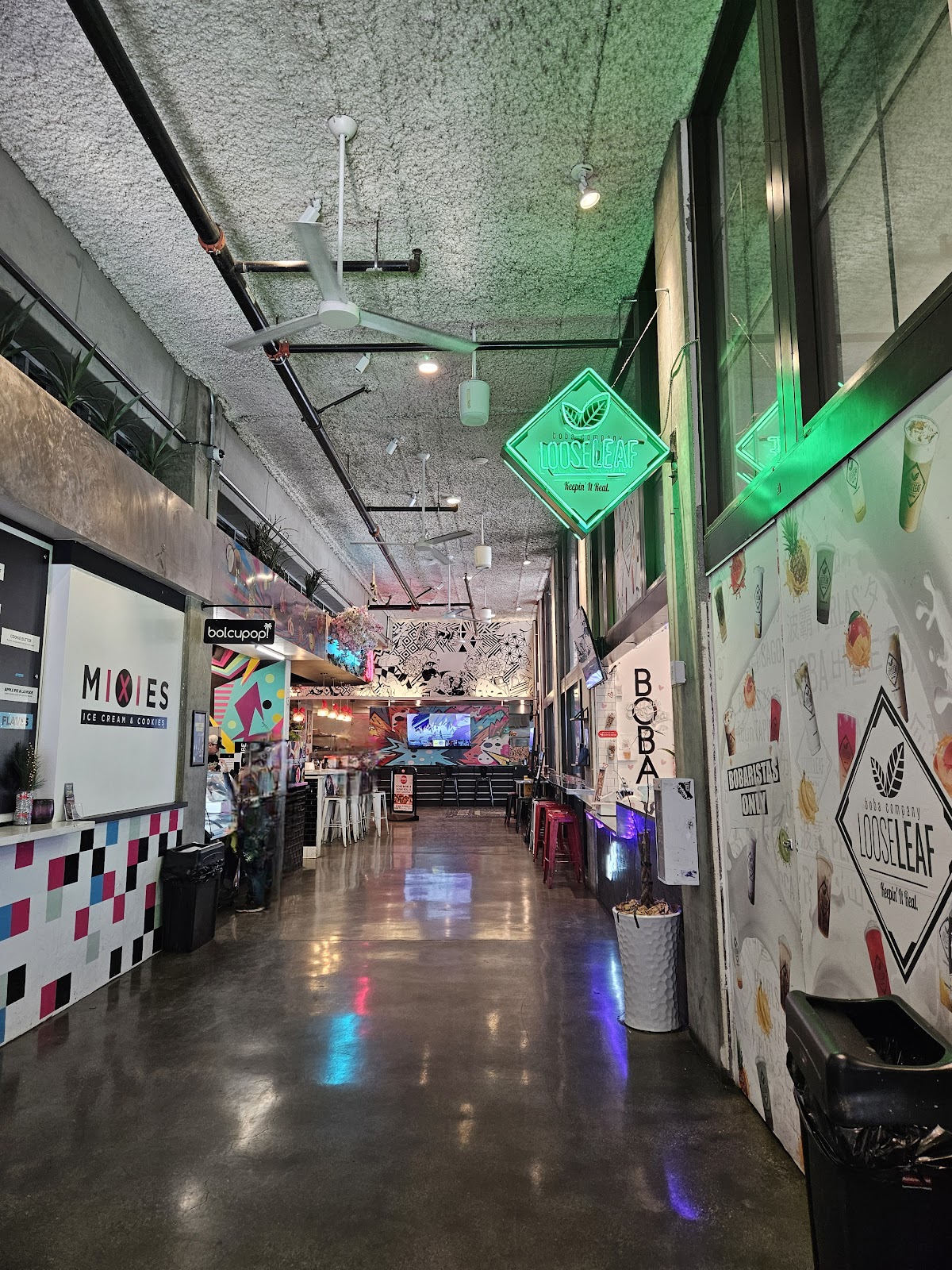 Loose Leaf Boba Company interior
