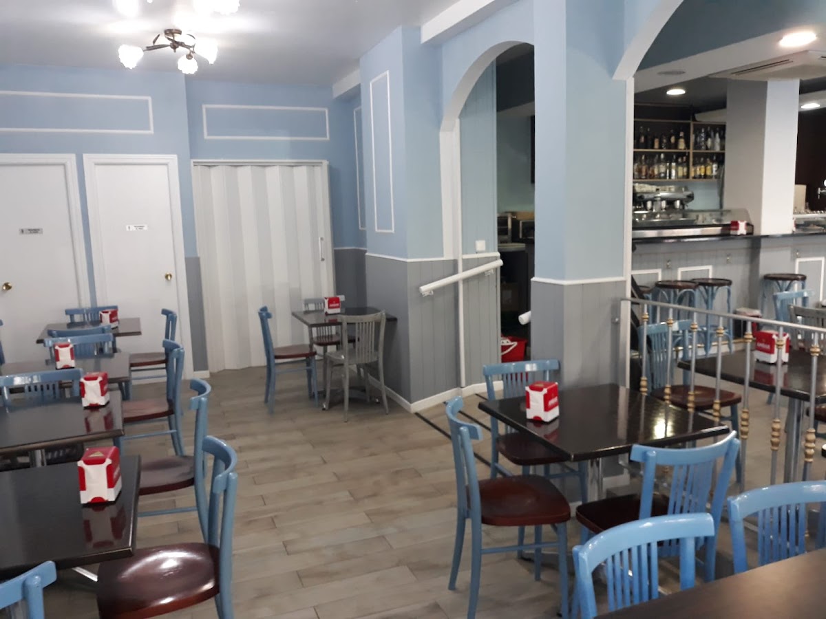 Photo of Cris Café