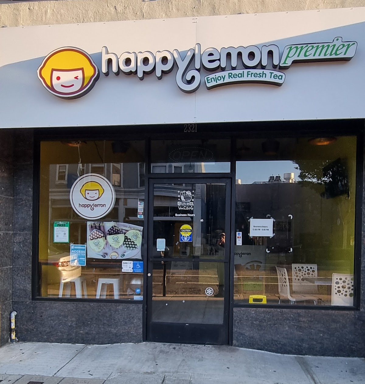 Happy Lemon interior