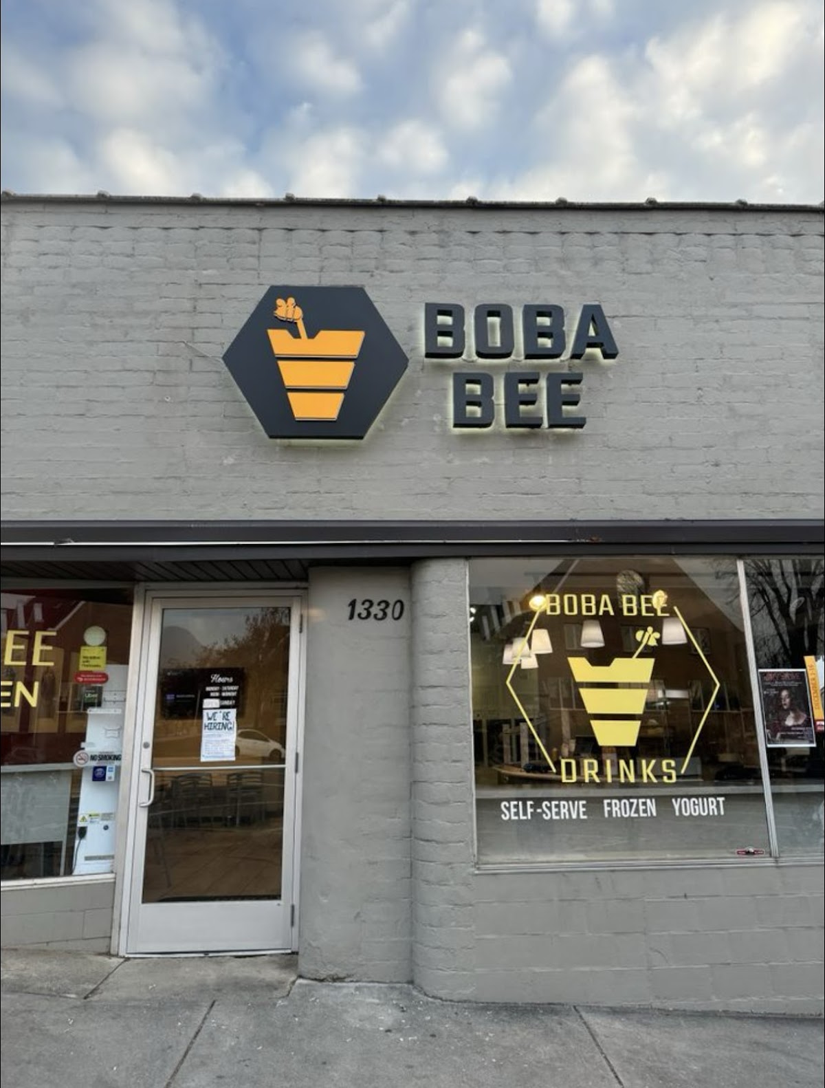 Boba Bee & Frozen Yogurt interior