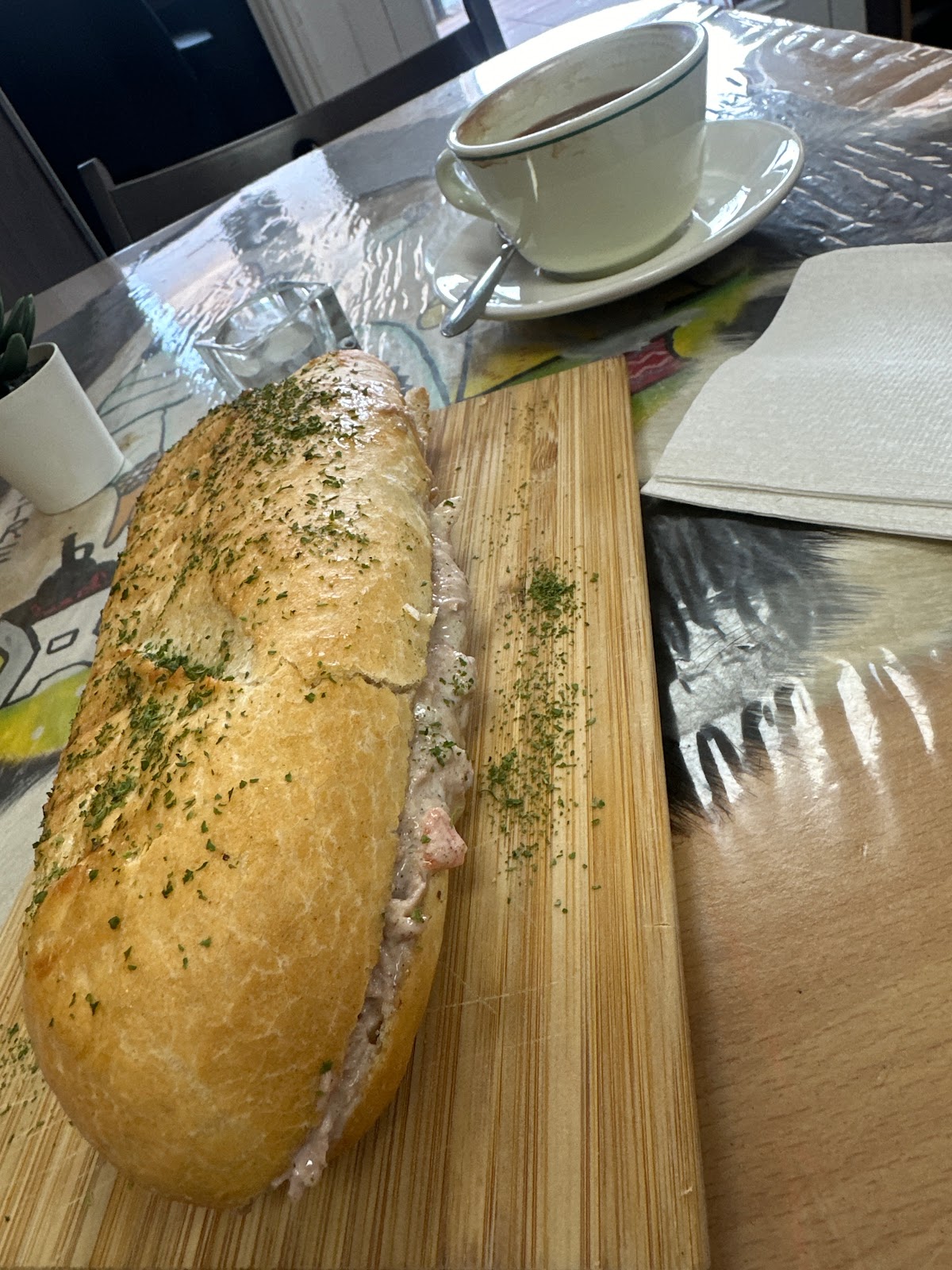 Manu's Cafe interior