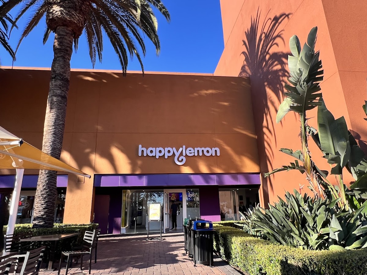 Happy Lemon interior