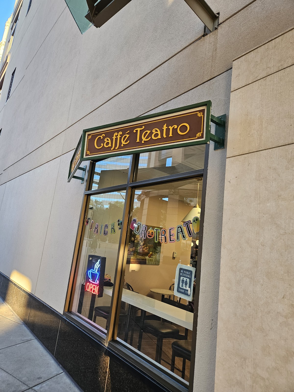 Caffe Teatro interior