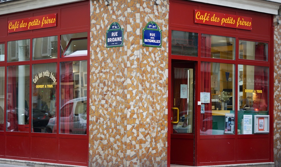 Café des petits frères interior