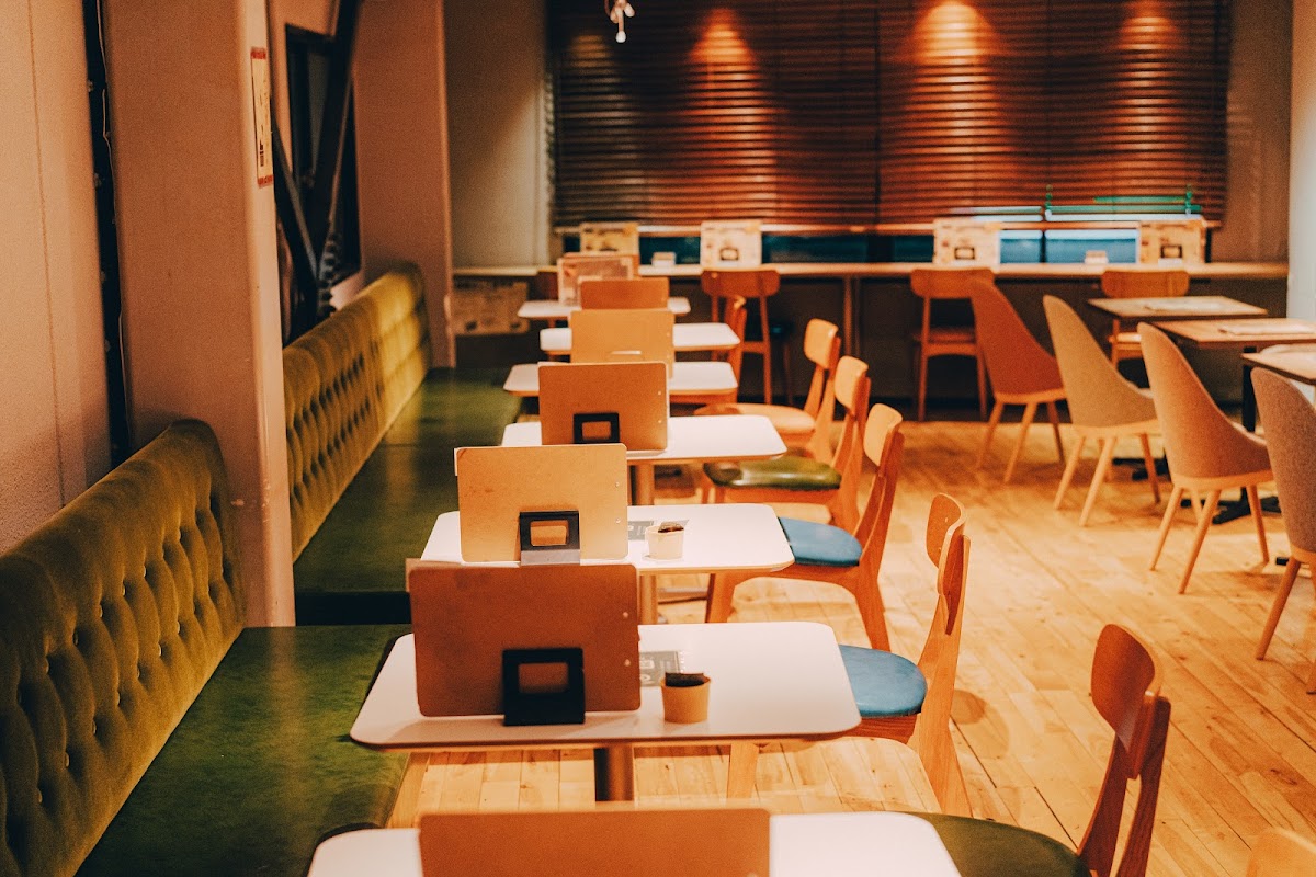 10° Cafe interior