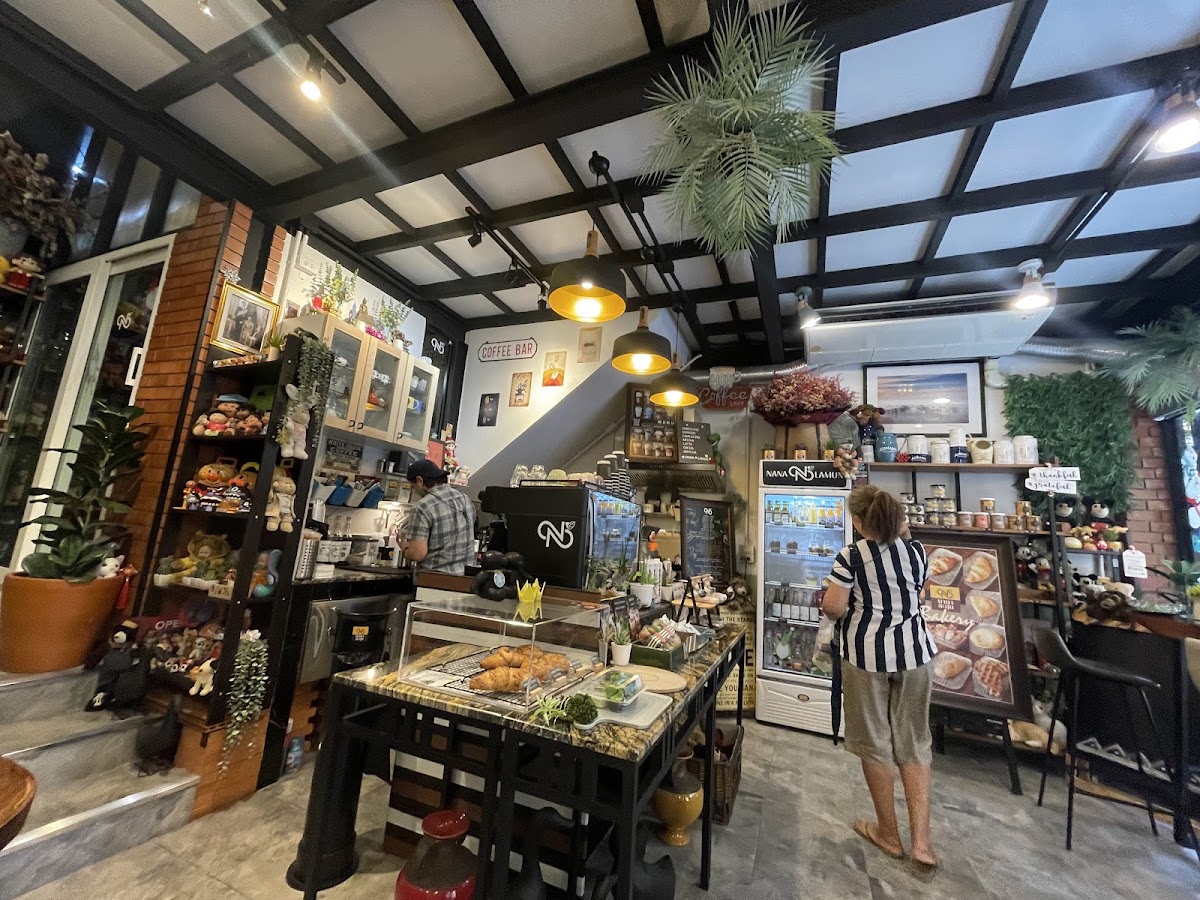 Nana Lamun Cafe' interior
