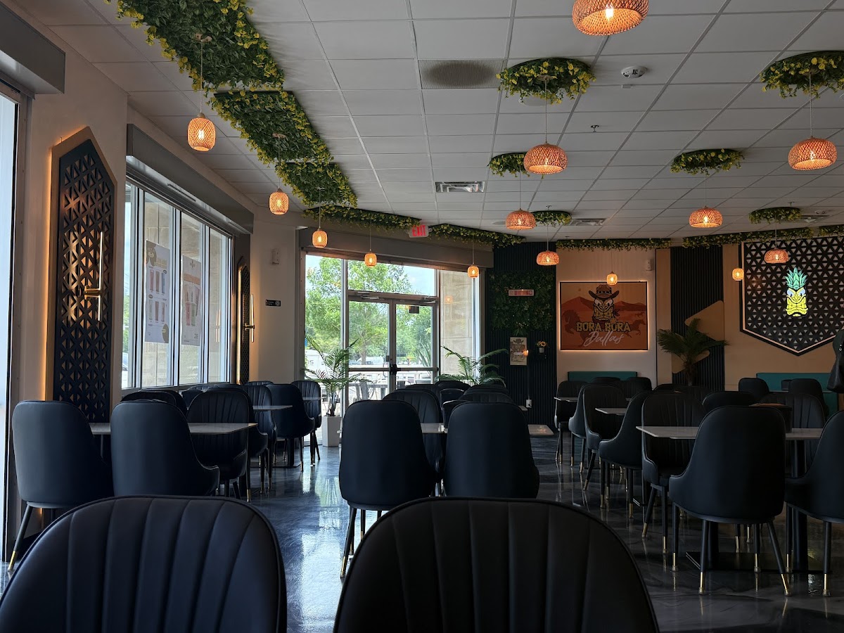 Bora Bora Smoothie Cafe interior