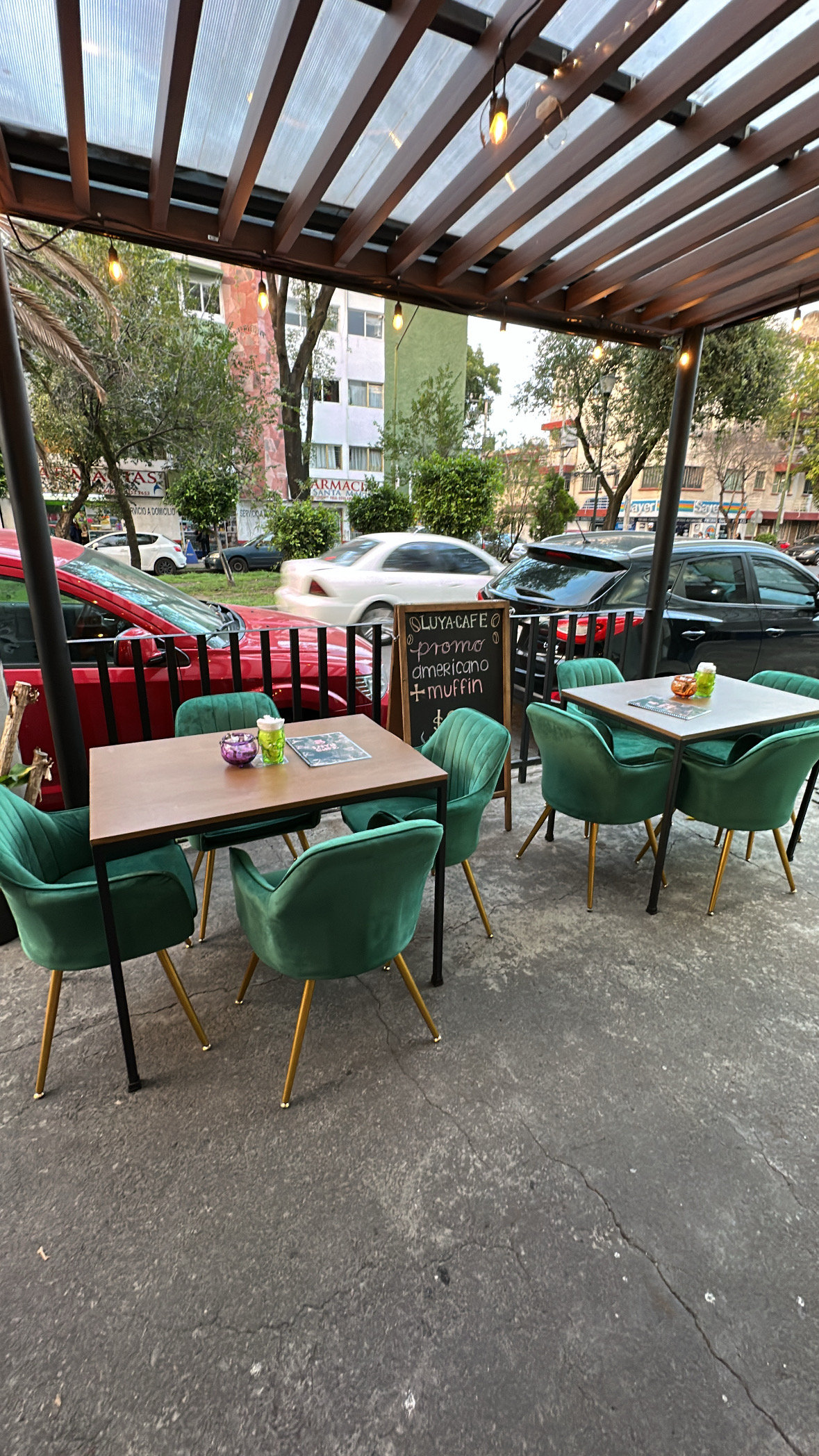 LUYA CAFÉ interior