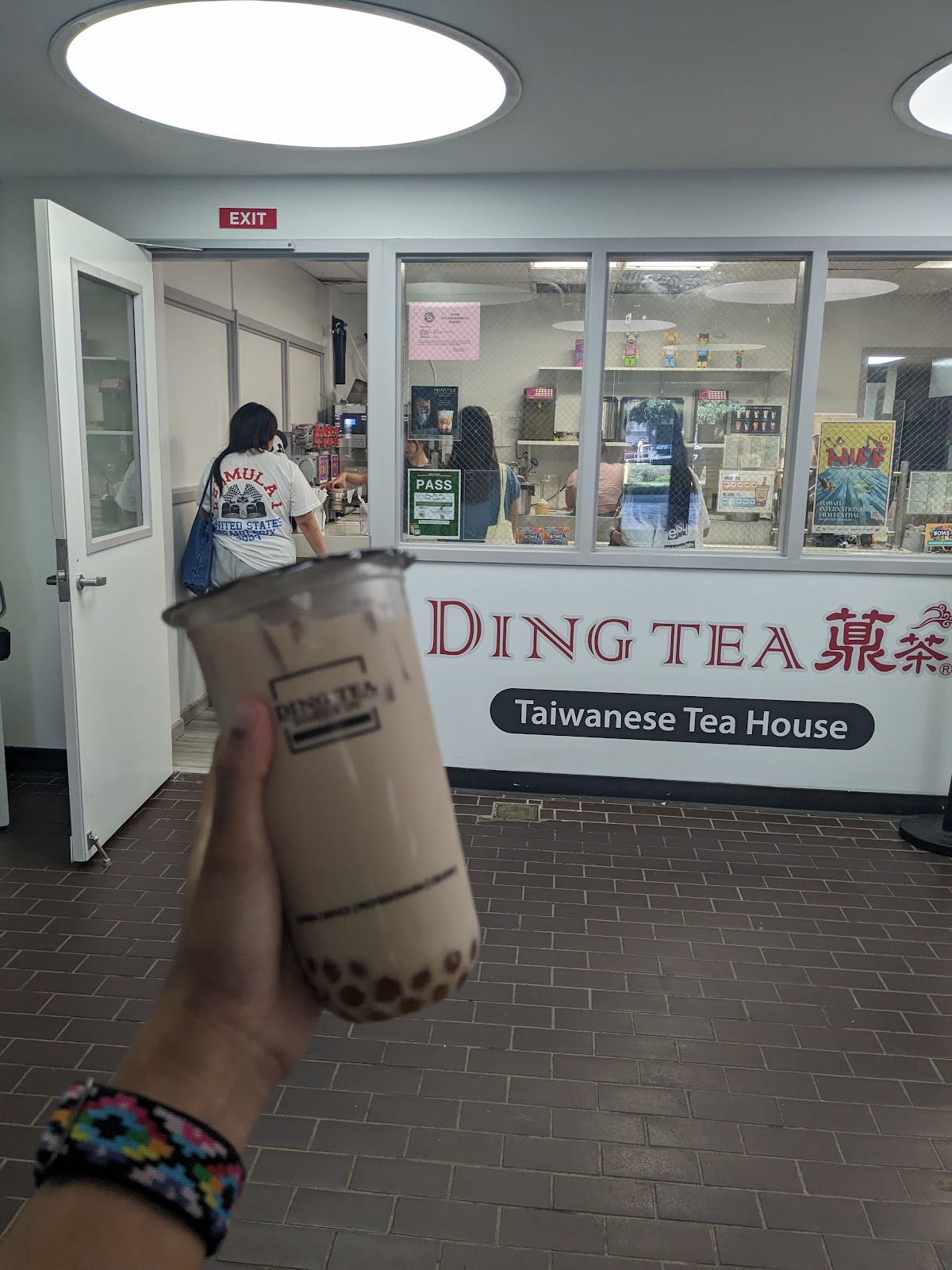 Ding Tea interior