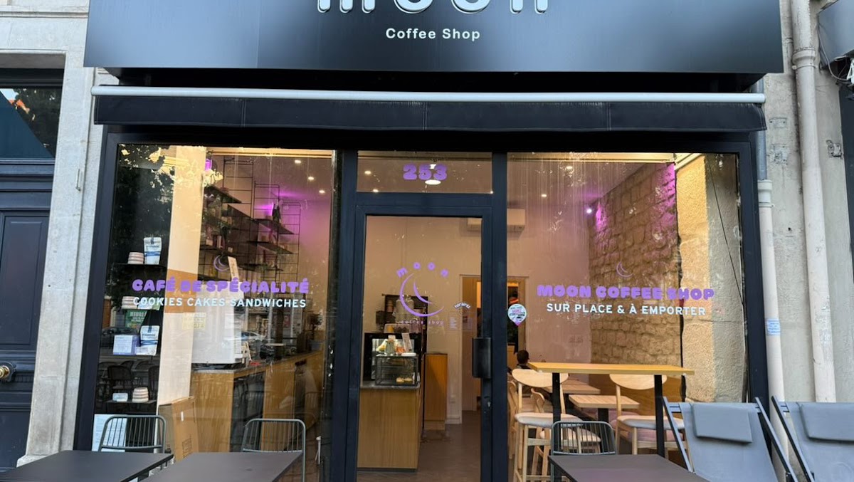 Moon Coffee Shop interior