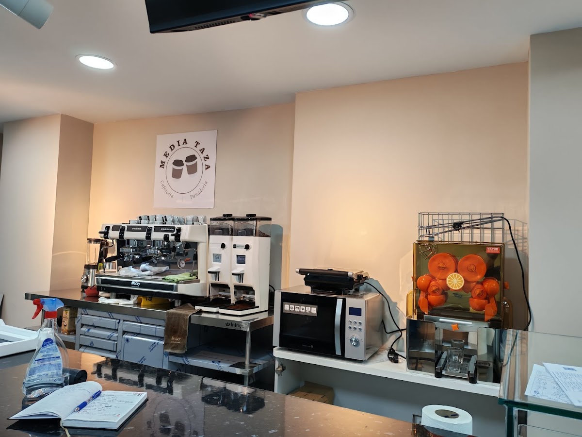 MEDIA TAZA interior