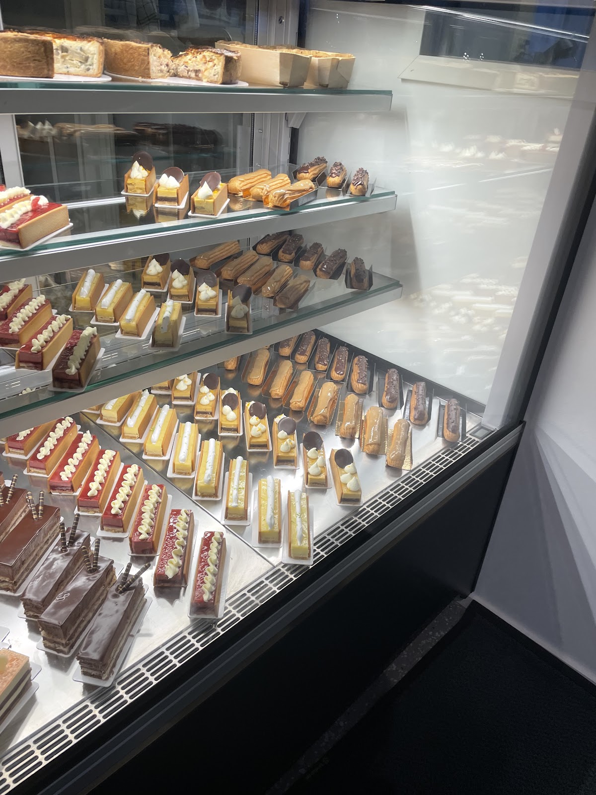 Le Jardin - French Café and Bakery interior