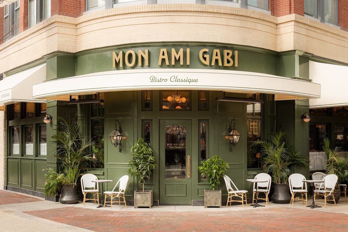 Mon Ami Gabi interior