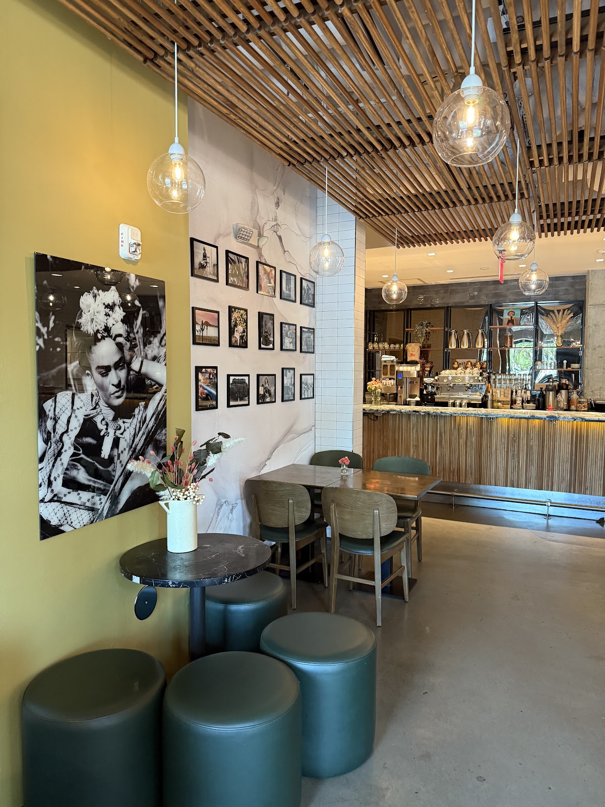Santo Cafe interior