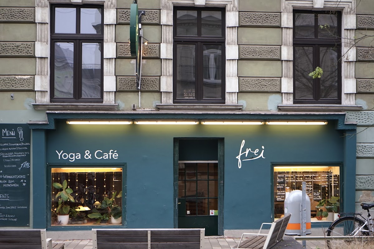 Frei Yoga und Café interior