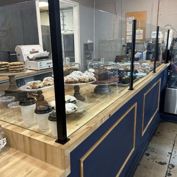 tM breads & pastries interior
