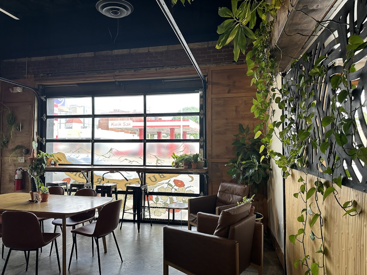 Paradeisos Coffee Company interior