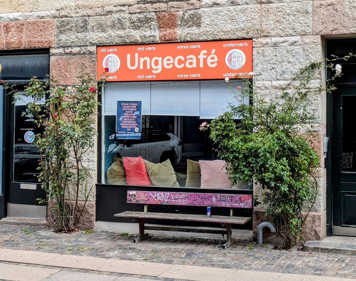 Ungecafeen interior