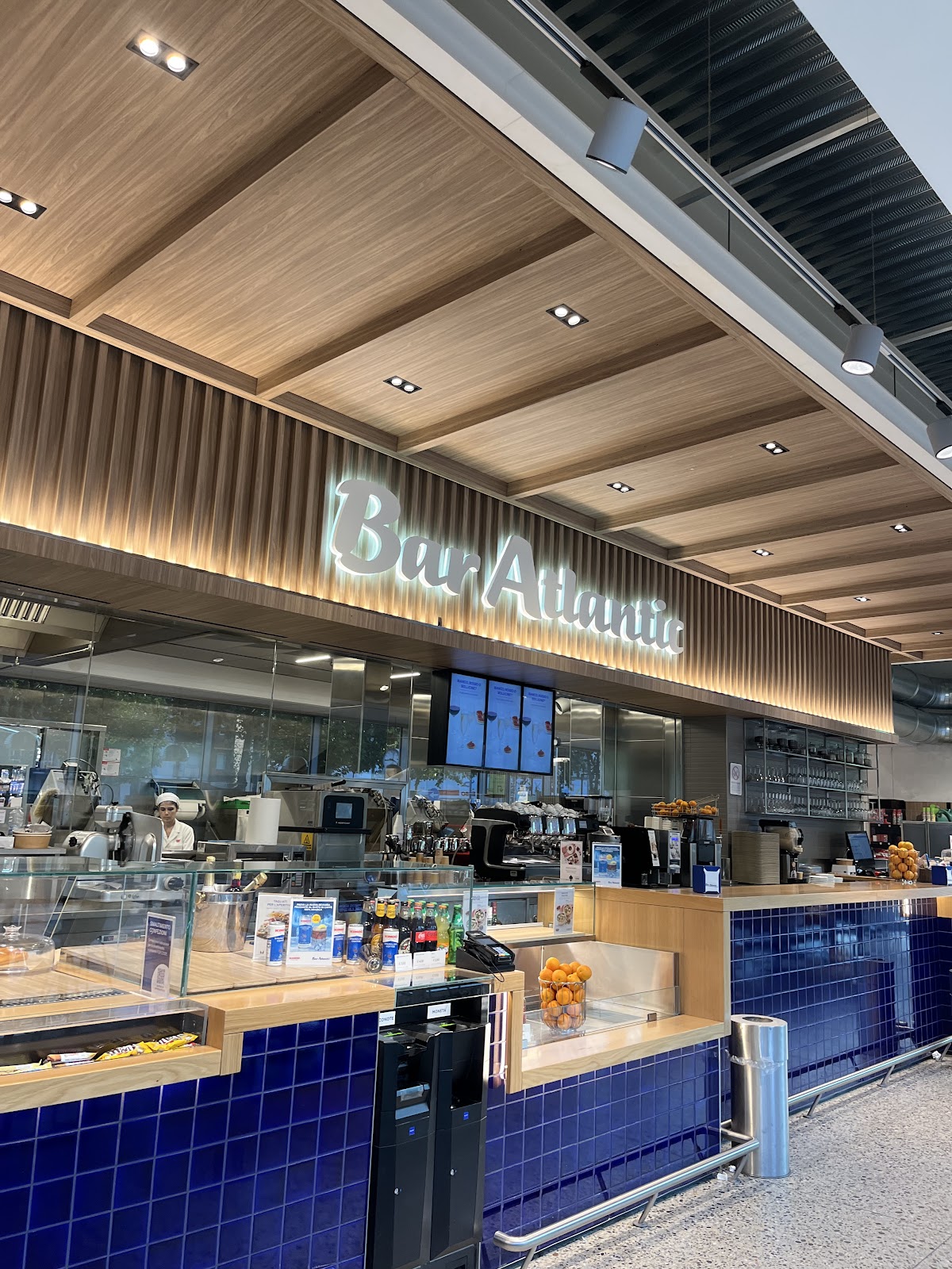 Bar Atlantic interior