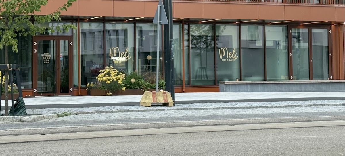 Meli Cafe & Bakery interior