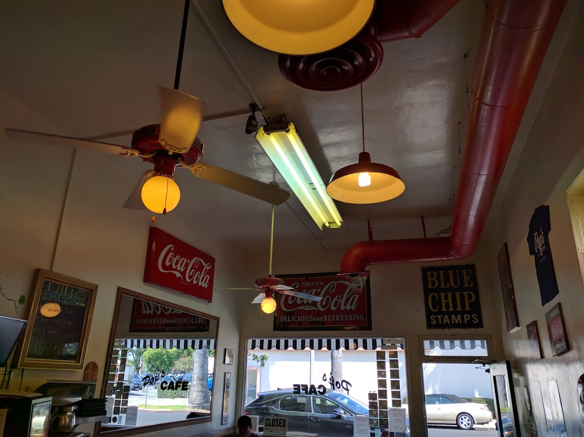 Pop's Cafe interior