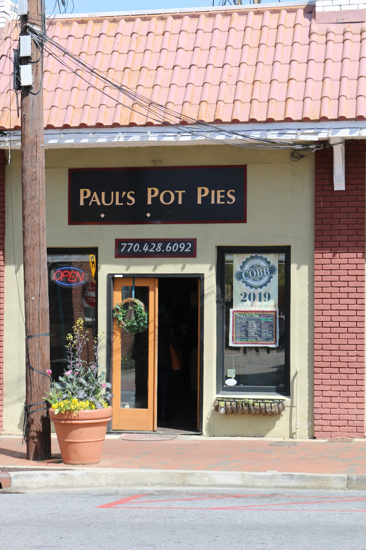 Paul's Pot Pies interior